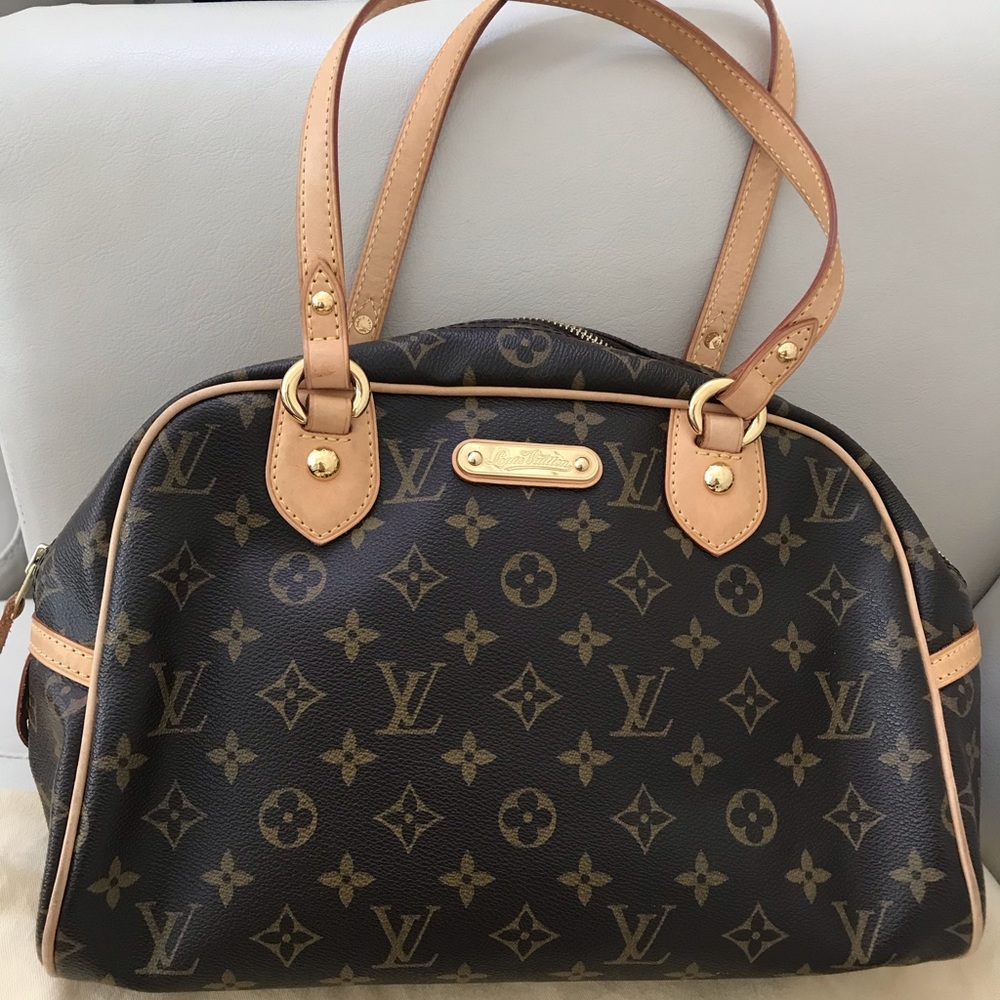 LOUIS VUITTON
Montorgueil PM Monogram Canvas Shoulder Bag